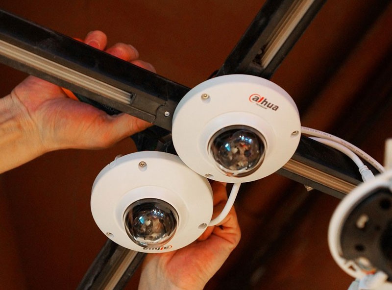 Пример установки камер видеонаблюдения в кафе